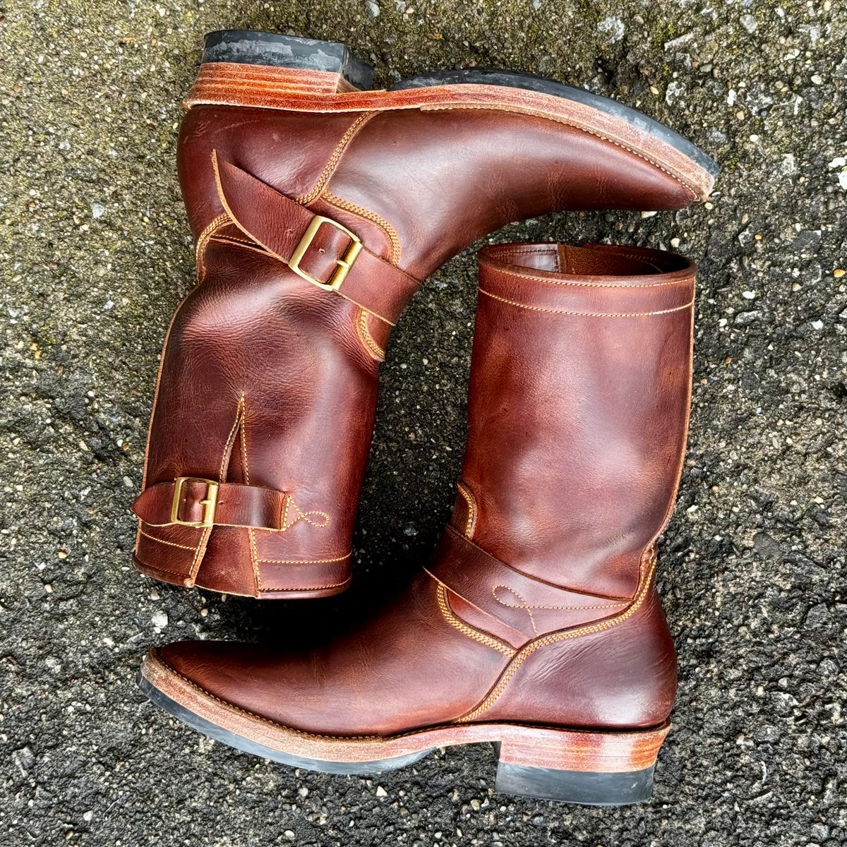 Photo by Leetsalot on March 5, 2026 of the Fortis Boots Tapak 2.0 Engineer Boots in Indonesian Medium Brown Pull Up.