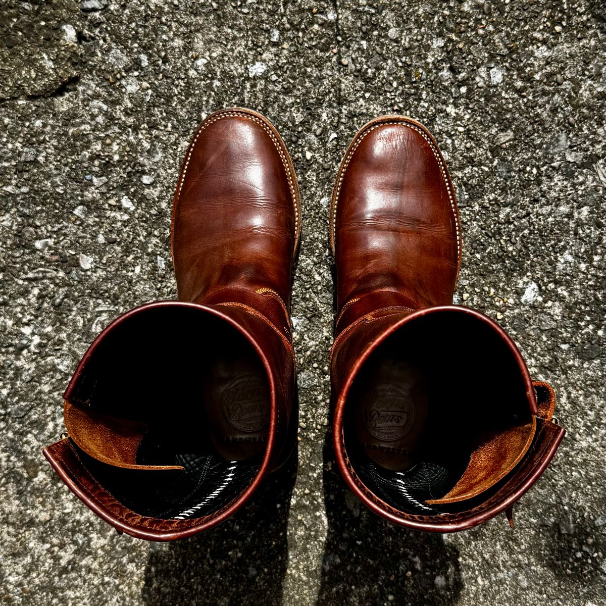 Photo by Leetsalot on April 4, 2026 of the Fortis Boots Tapak 2.0 Engineer Boots in Indonesian Medium Brown Pull Up.