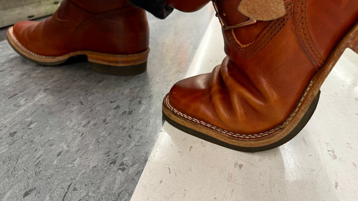 Photo by Leetsalot on January 6, 2025 of the Wesco Mister Lou in Wickett & Craig Tan Oiled Latigo.
