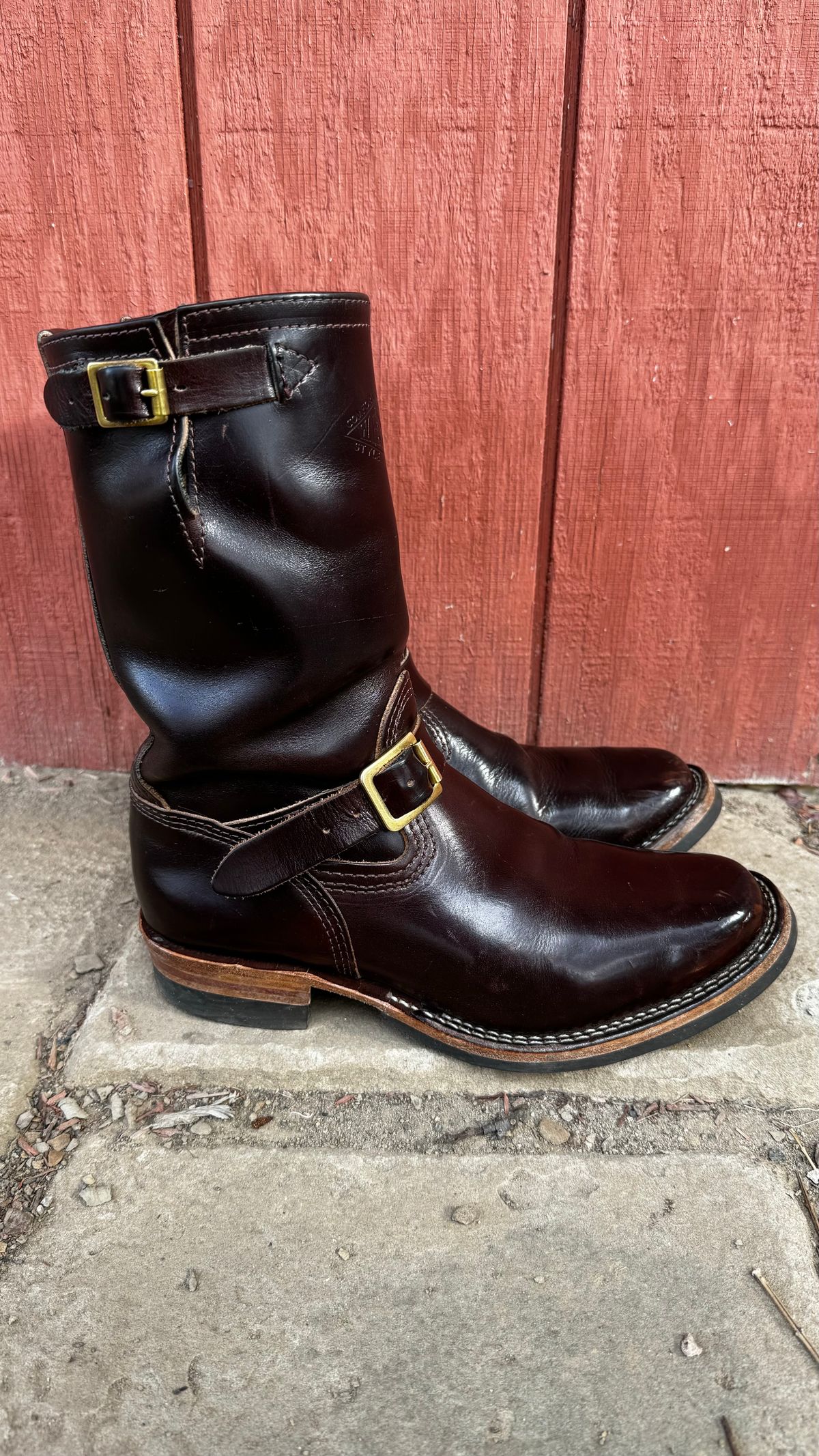 Photo by Leetsalot on December 4, 2023 of the Wesco Mister Lou in Horween Brown Chromexcel.