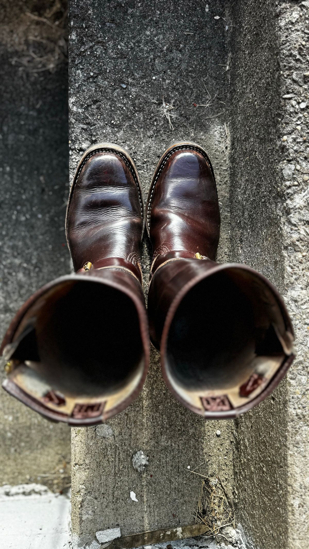 Photo by Leetsalot on January 5, 2024 of the Wesco Mister Lou in Horween Brown Chromexcel.