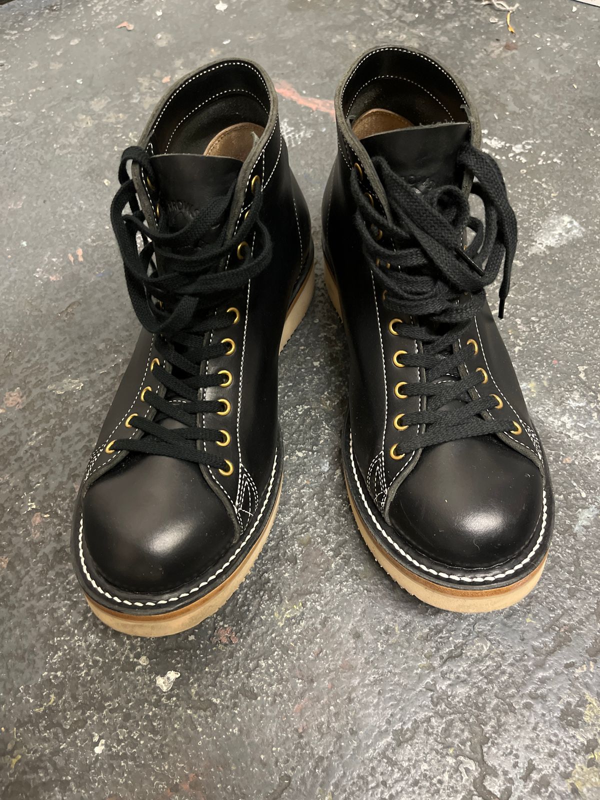 Photo by sweetlou on September 24, 2023 of the Zerrows Boneakers in Horween Chromexcel Overdyed Black.