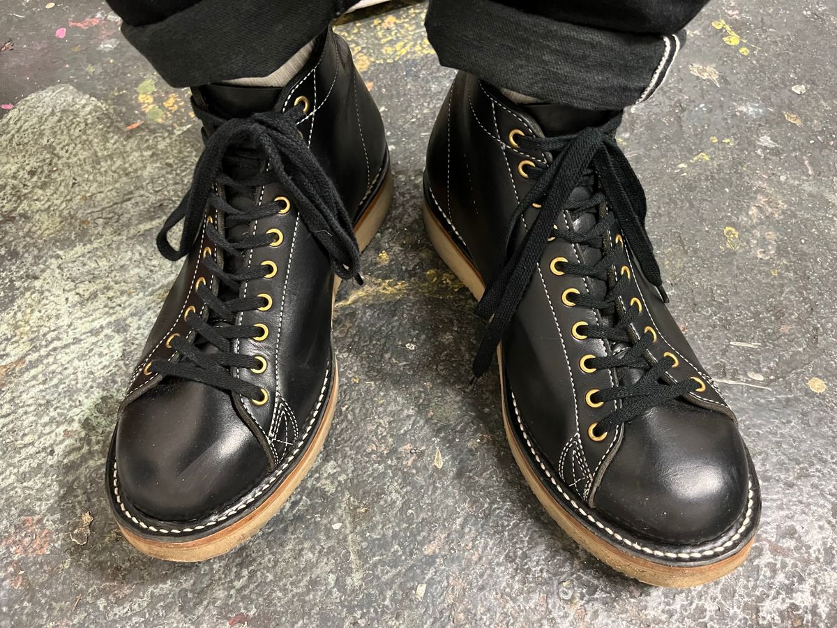 Photo by sweetlou on December 28, 2023 of the Zerrows Boneakers in Horween Chromexcel Overdyed Black.