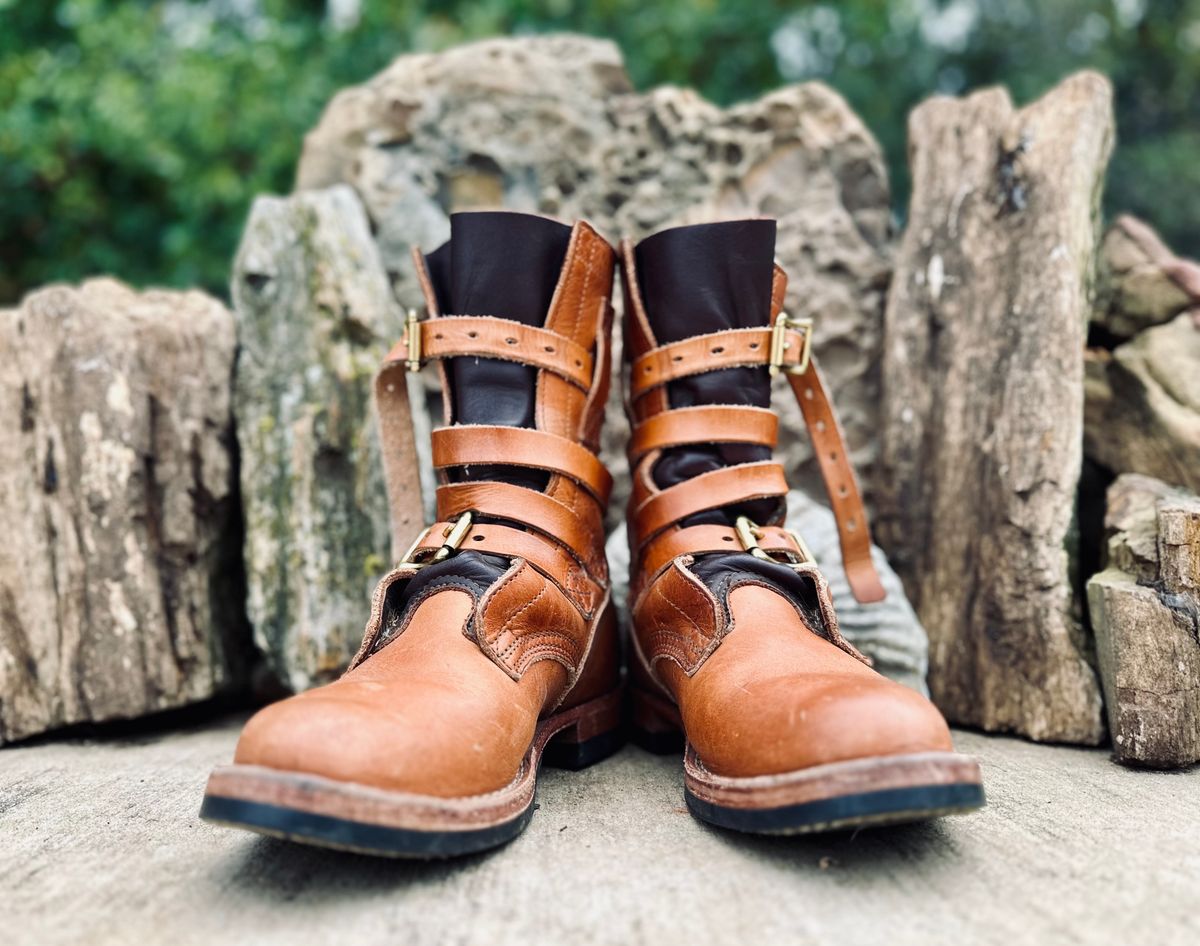 Photo by Bedrock on November 2, 2024 of the Nicks Heritage TankerPro in Horween Natural Dublin.