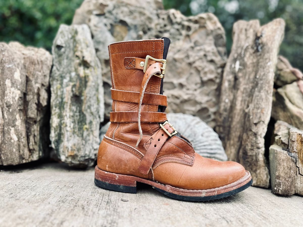 Photo by Bedrock on November 2, 2024 of the Nicks Heritage TankerPro in Horween Natural Dublin.