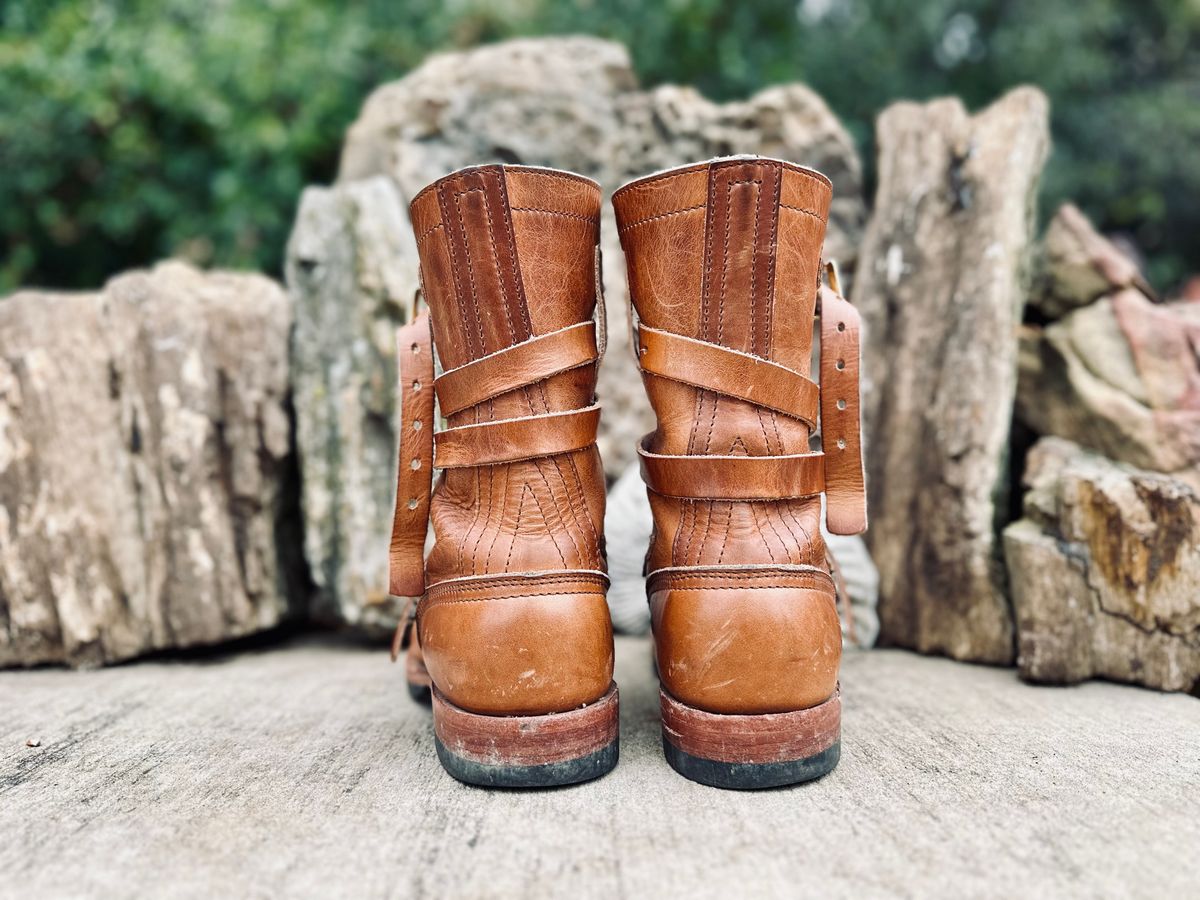 Photo by Bedrock on November 2, 2024 of the Nicks Heritage TankerPro in Horween Natural Dublin.