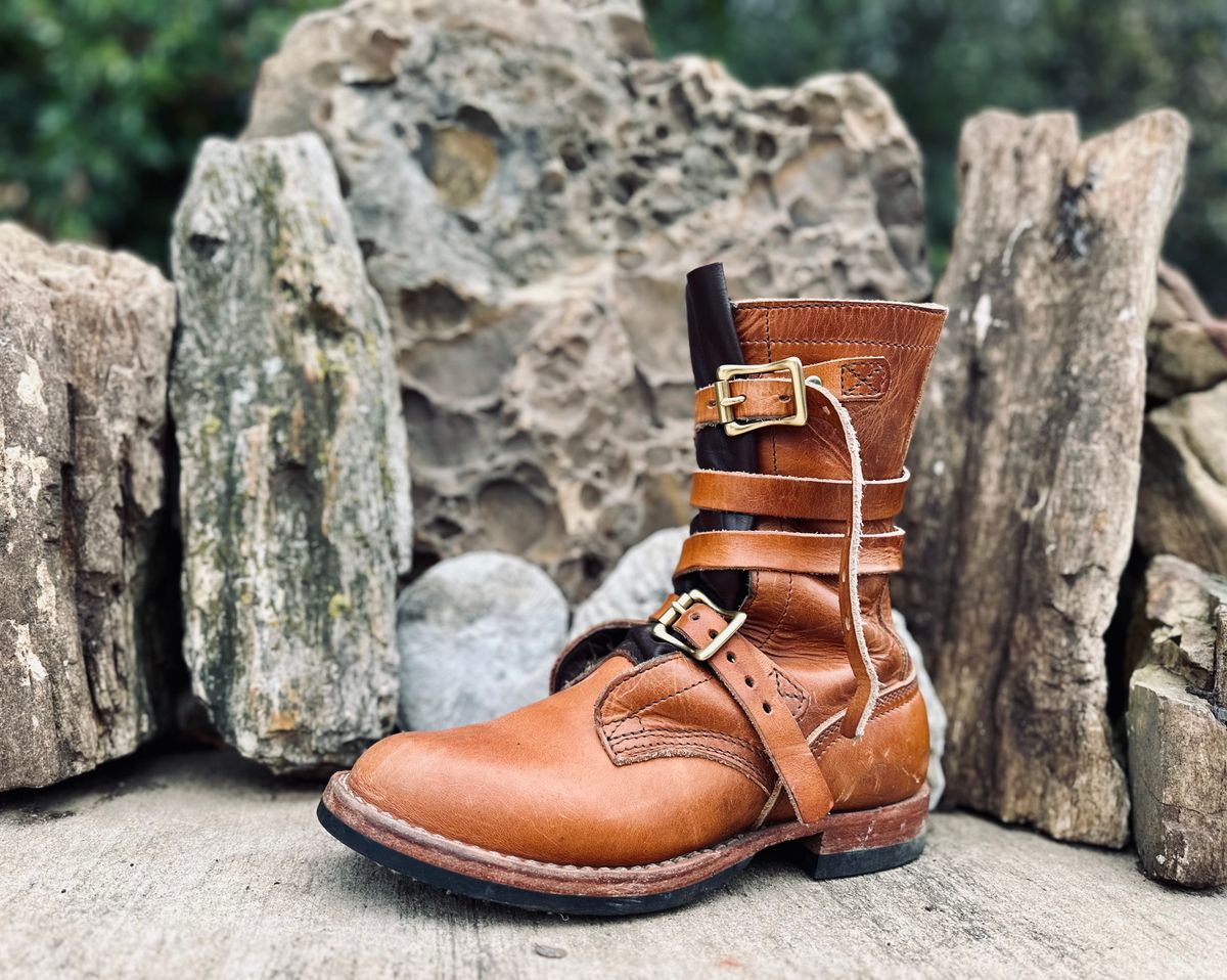 Photo by Bedrock on November 2, 2024 of the Nicks Heritage TankerPro in Horween Natural Dublin.