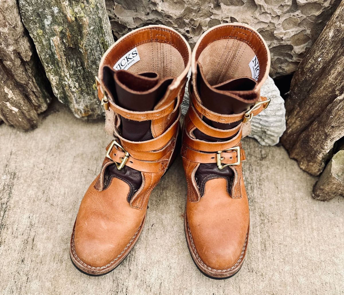 Photo by Bedrock on November 2, 2024 of the Nicks Heritage TankerPro in Horween Natural Dublin.