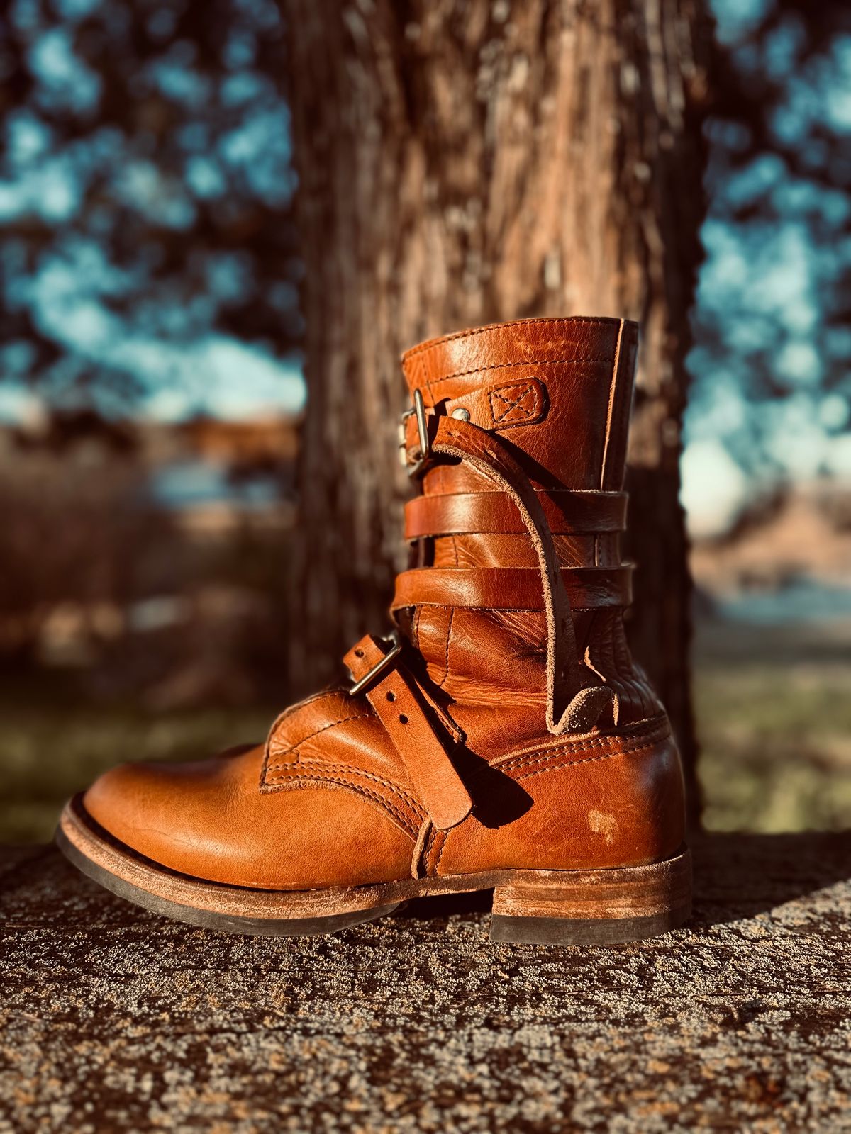 Photo by Bedrock on February 2, 2025 of the Nicks Heritage TankerPro in Horween Natural Dublin.