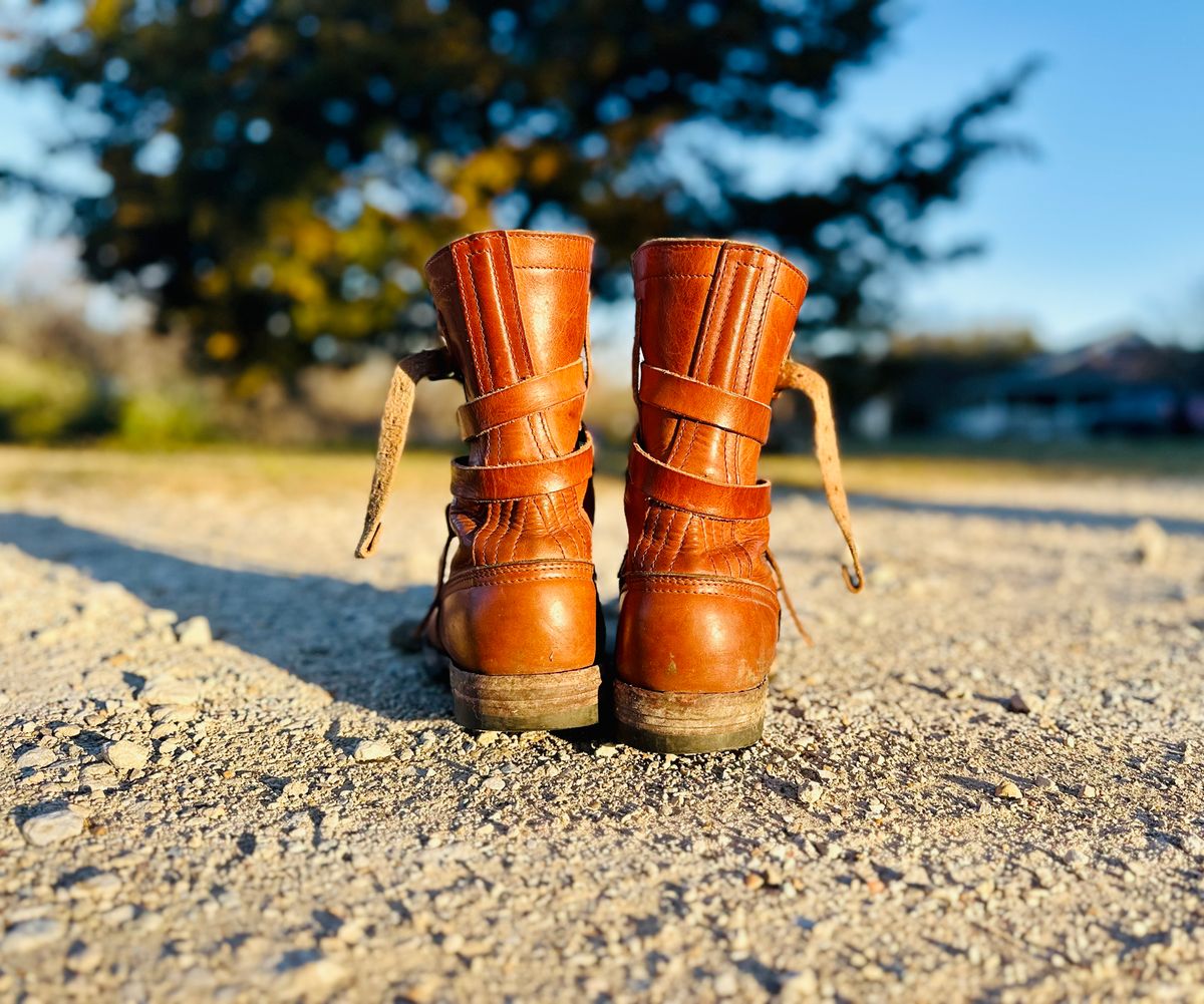 Photo by Bedrock on March 1, 2025 of the Nicks Heritage TankerPro in Horween Natural Dublin.