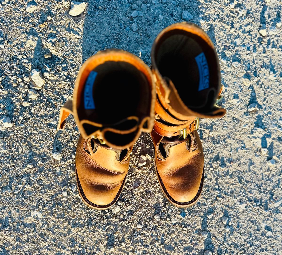 Photo by Bedrock on March 1, 2025 of the Nicks Heritage TankerPro in Horween Natural Dublin.
