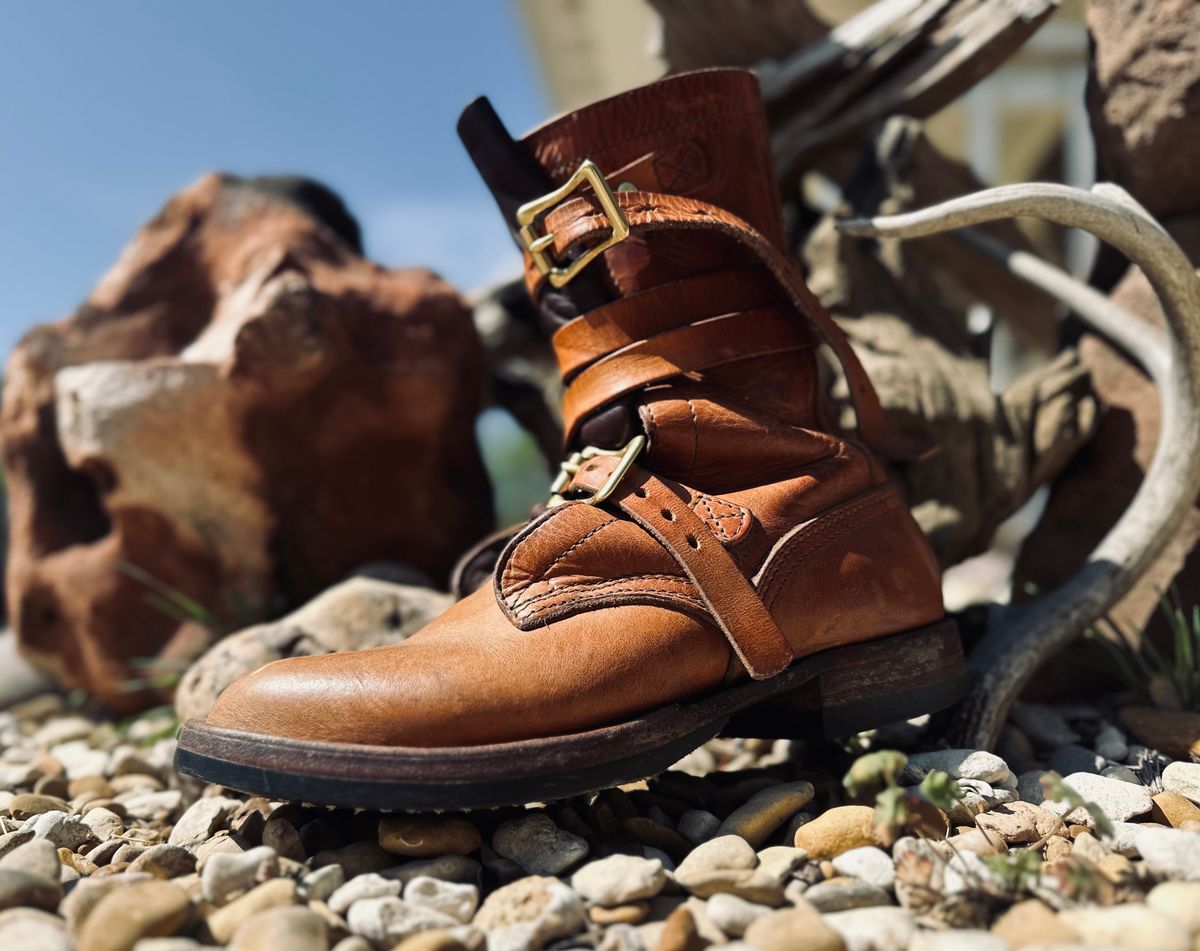 Photo by Bedrock on March 31, 2025 of the Nicks Heritage TankerPro in Horween Natural Dublin.