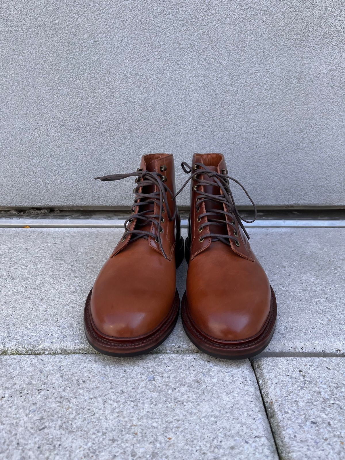 Photo by uglyshoes on November 3, 2023 of the Grant Stone Edward Boot in Horween Honey Glazed Shell Cordovan.
