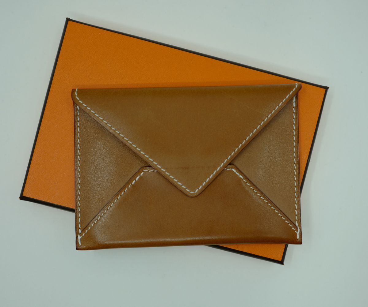 Photo by uglyshoes on October 2, 2025 of the Hermès Enveloppe MM in Barenia.