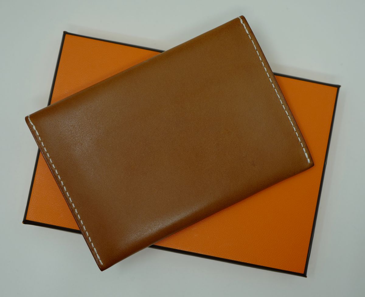 Photo by uglyshoes on October 2, 2025 of the Hermès Enveloppe MM in Barenia.