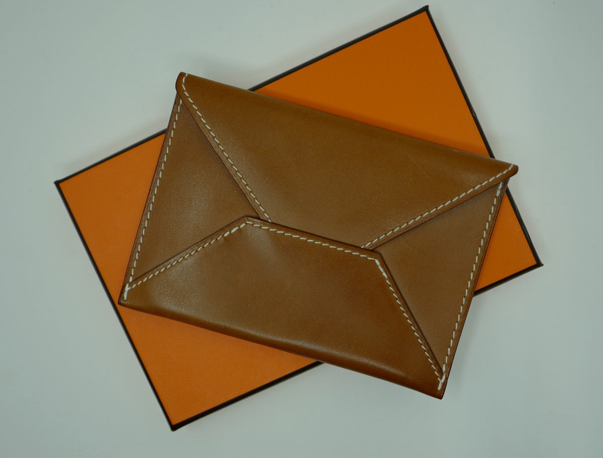 Photo by uglyshoes on October 2, 2025 of the Hermès Enveloppe MM in Barenia.