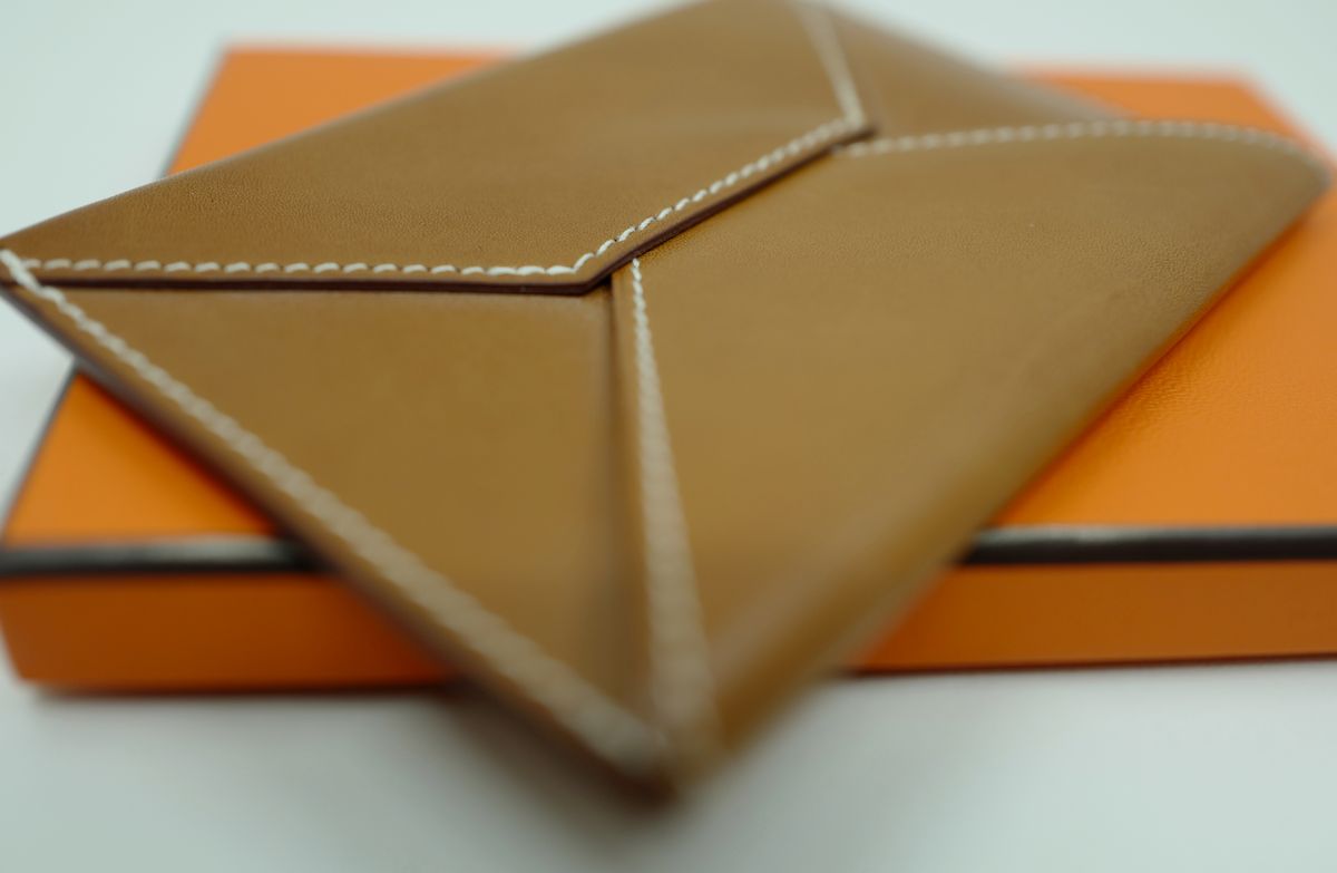 Photo by uglyshoes on November 1, 2025 of the Hermès Enveloppe MM in Barenia.