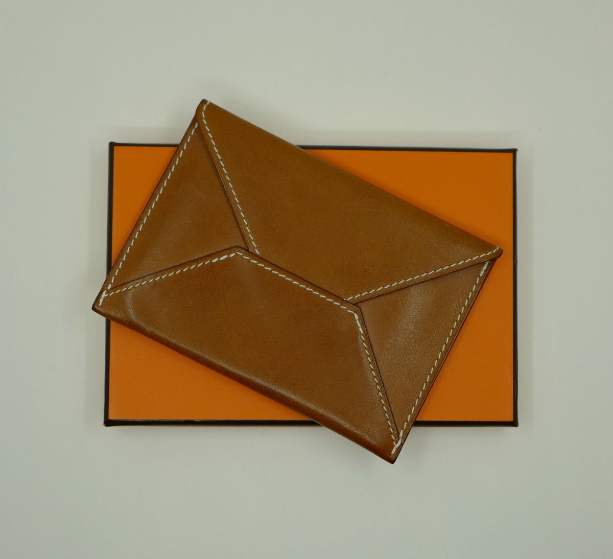 Photo by uglyshoes on January 3, 2026 of the Hermès Enveloppe MM in Barenia.