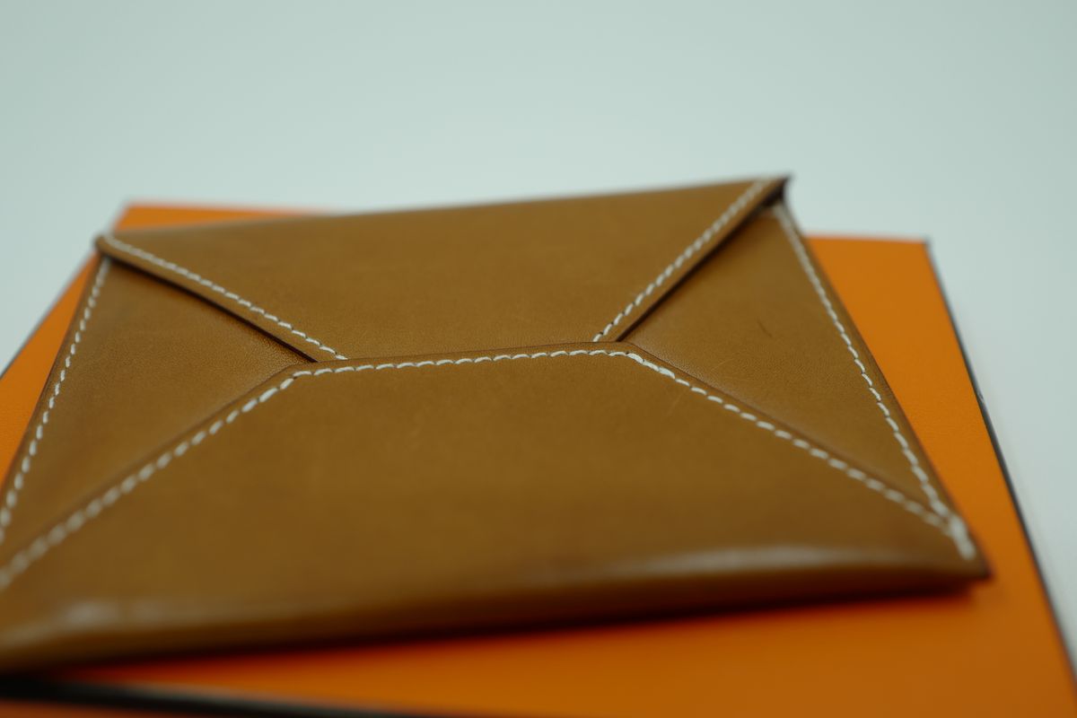 Photo by uglyshoes on January 2, 2026 of the Hermès Enveloppe MM in Barenia.