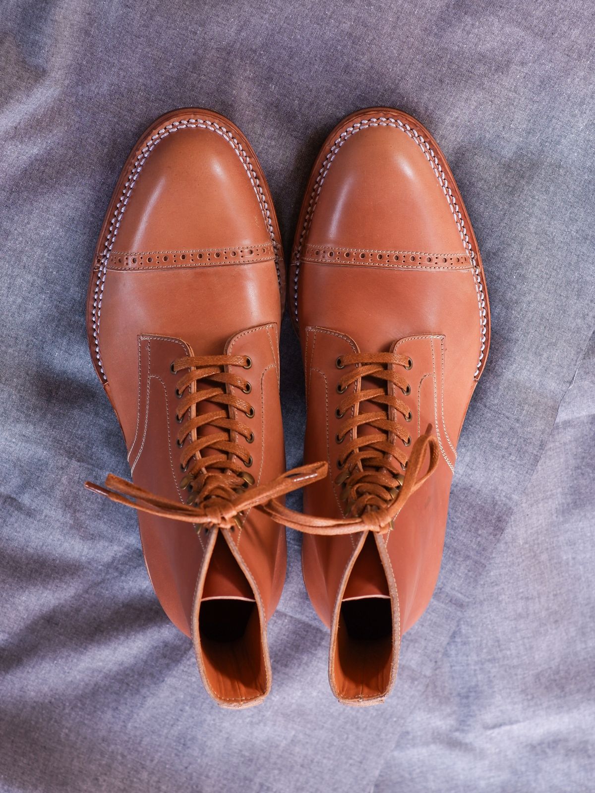 Photo by redfishjoefish on October 7, 2023 of the Midas Journey Derby Boot in Horween Unglazed Natural Shell Cordovan.