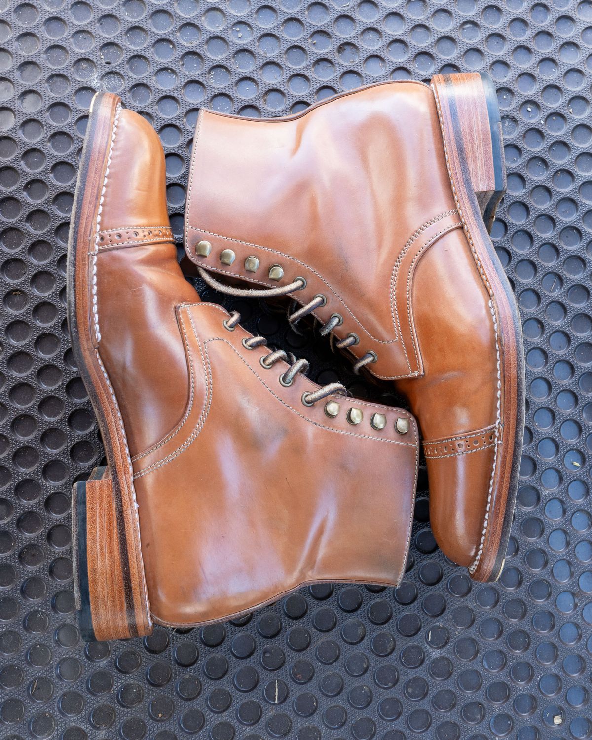 Photo by redfishjoefish on December 5, 2023 of the Midas Journey Derby Boot in Horween Unglazed Natural Shell Cordovan.