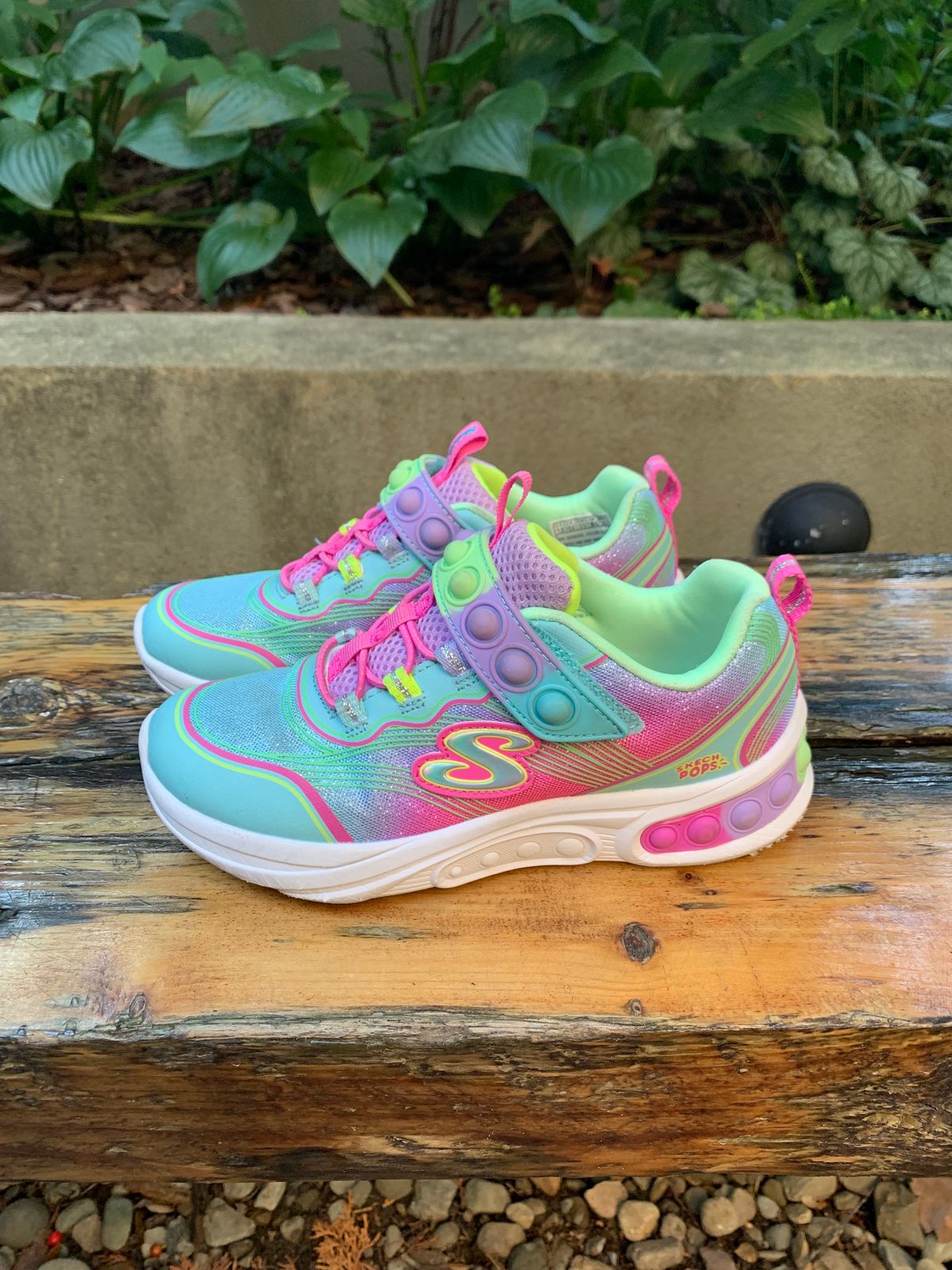 Photo by Way2Jeff on October 2, 2023 of the Skechers Kids Sport-Skech Pops in Synthetic.
