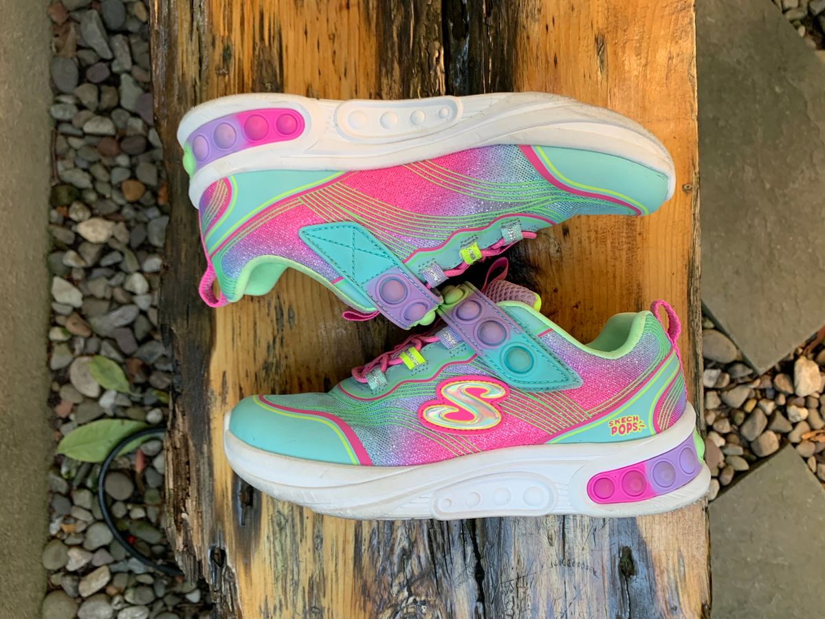 Photo by Way2Jeff on October 2, 2023 of the Skechers Kids Sport-Skech Pops in Synthetic.