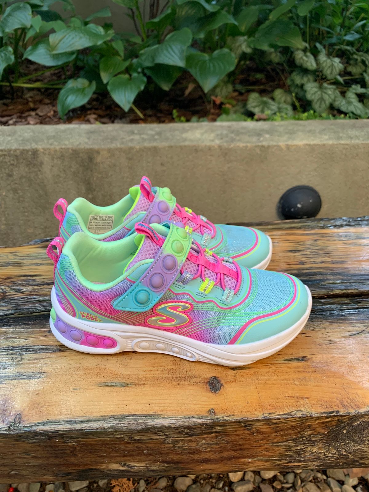 Photo by Way2Jeff on October 2, 2023 of the Skechers Kids Sport-Skech Pops in Synthetic.