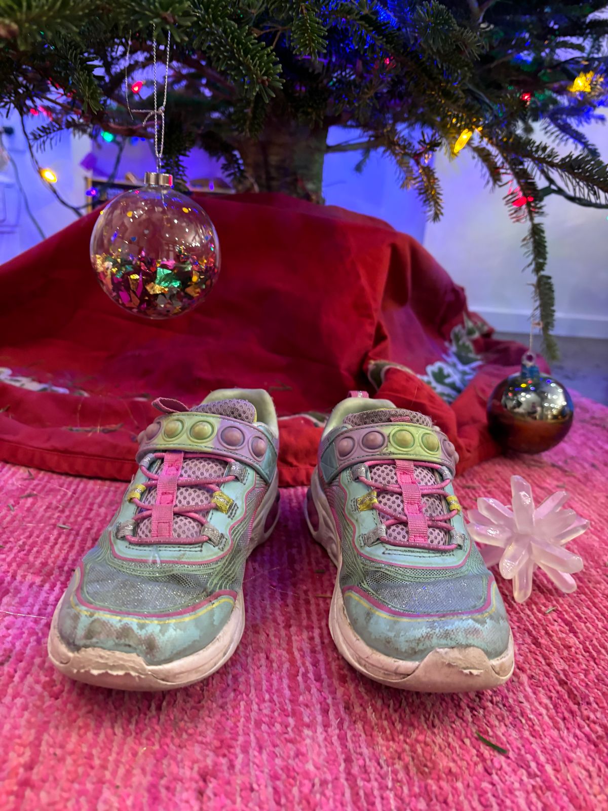 Photo by Way2Jeff on December 5, 2023 of the Skechers Kids Sport-Skech Pops in Synthetic.