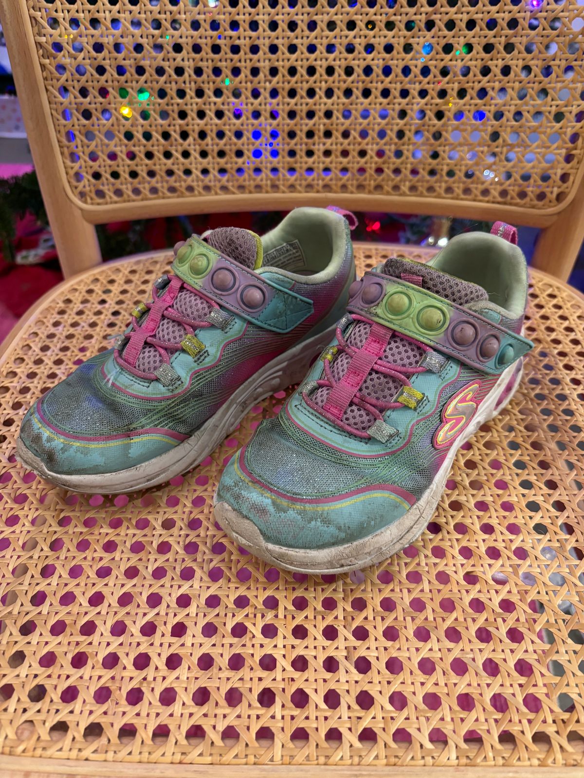 Photo by Way2Jeff on December 5, 2023 of the Skechers Kids Sport-Skech Pops in Synthetic.