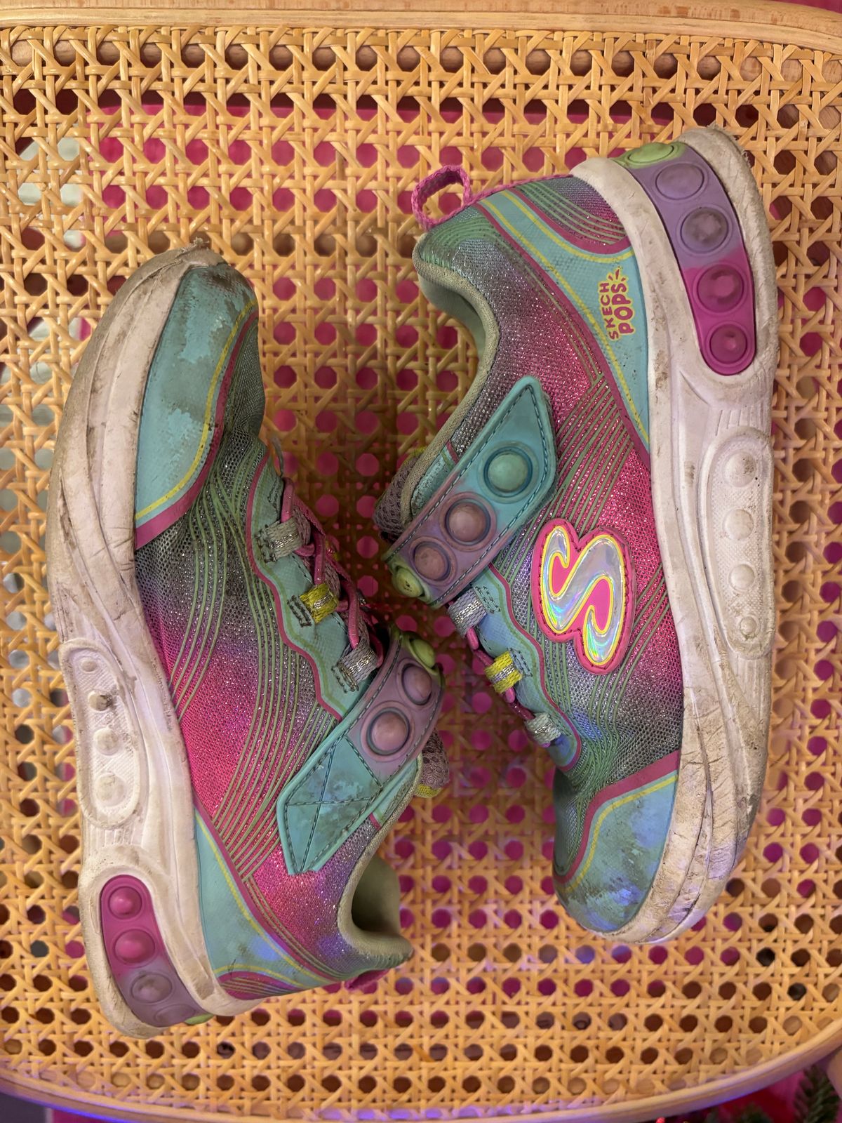 Photo by Way2Jeff on December 5, 2023 of the Skechers Kids Sport-Skech Pops in Synthetic.
