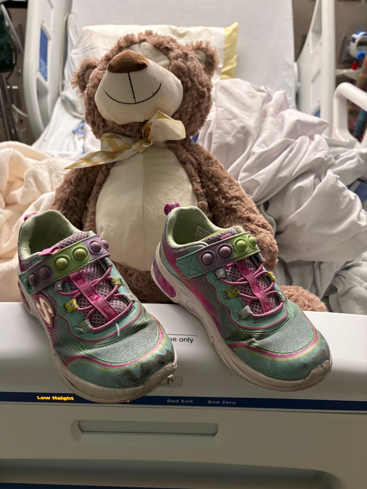 Photo by Way2Jeff on January 5, 2024 of the Skechers Kids Sport-Skech Pops in Synthetic.