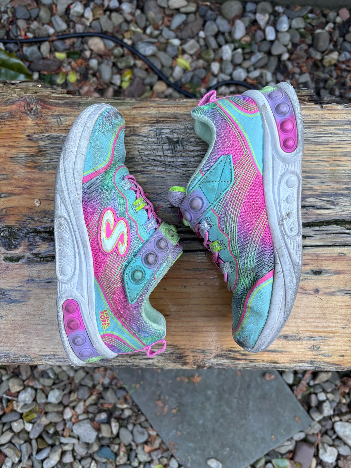 Photo by Way2Jeff on February 6, 2024 of the Skechers Kids Sport-Skech Pops in Synthetic.