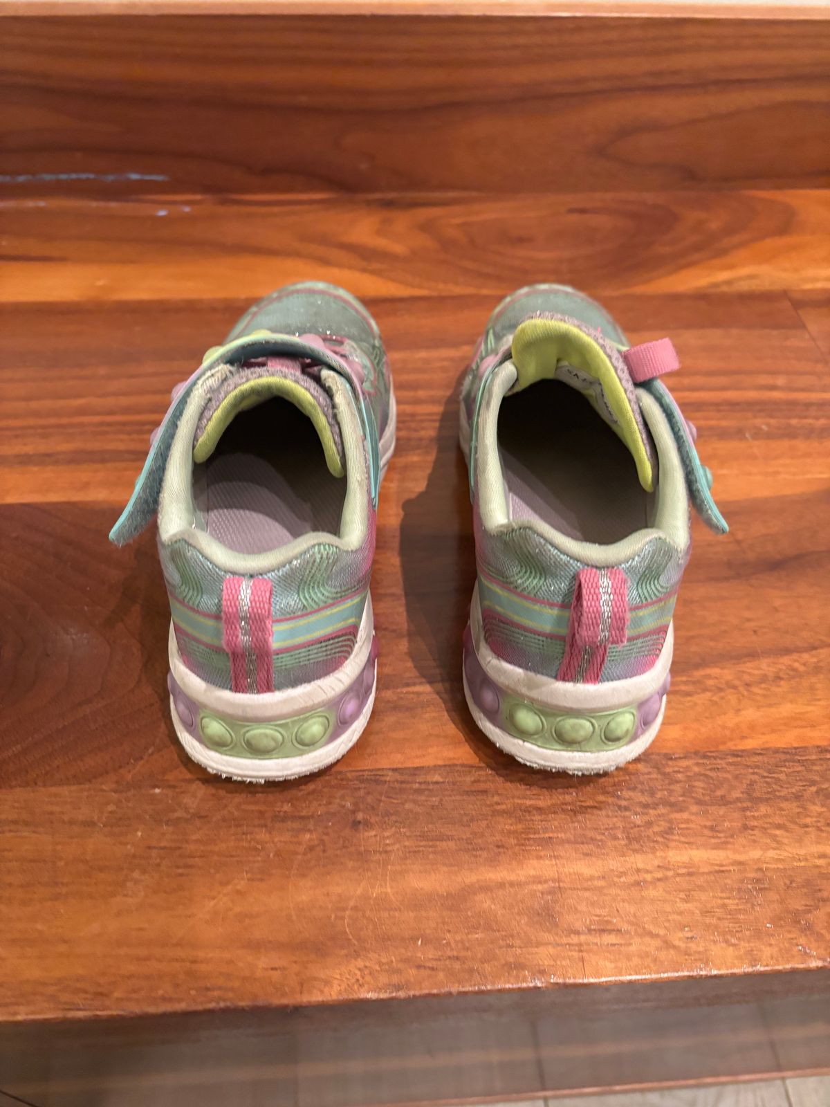 Photo by Way2Jeff on March 6, 2024 of the Skechers Kids Sport-Skech Pops in Synthetic.