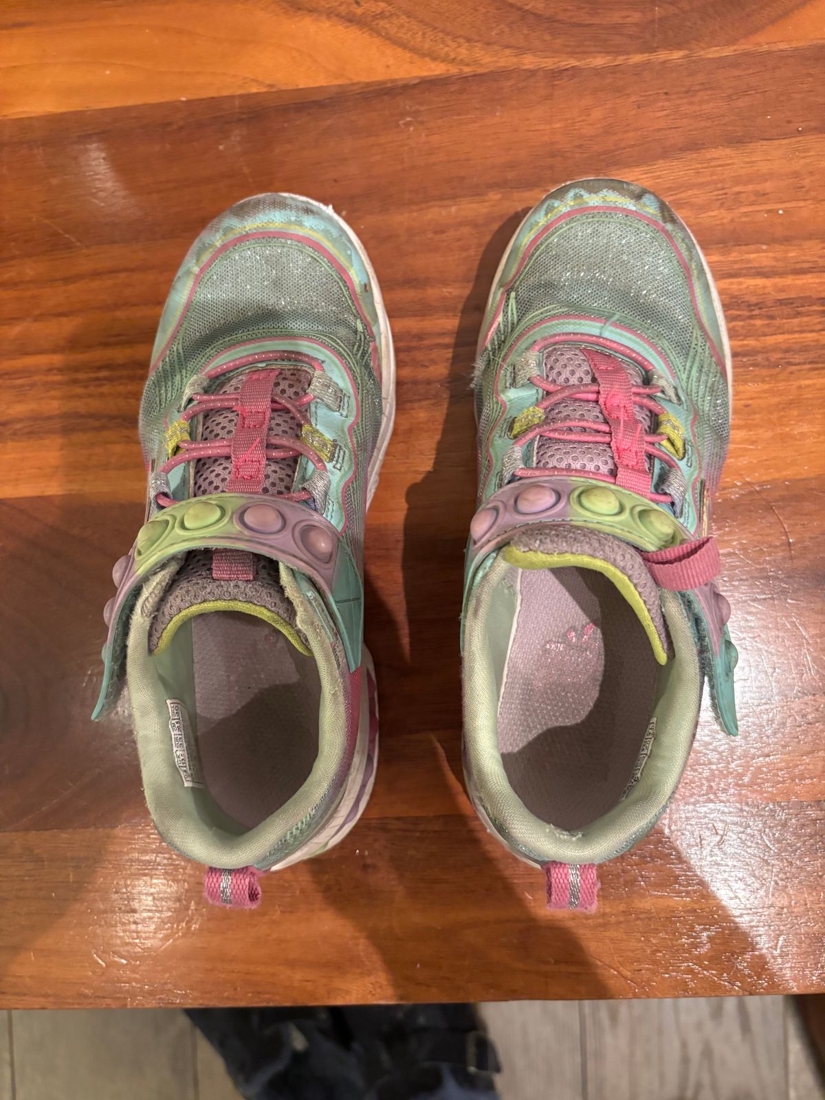 Photo by Way2Jeff on March 6, 2024 of the Skechers Kids Sport-Skech Pops in Synthetic.
