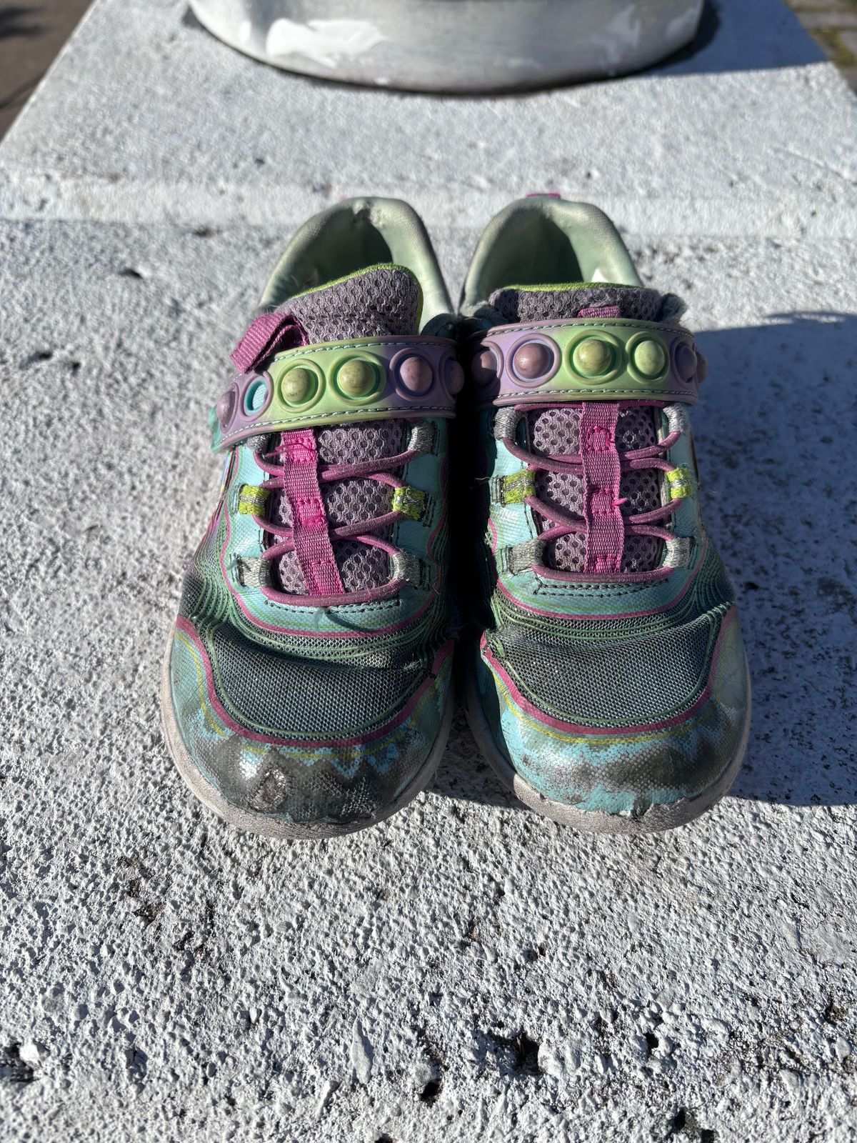 Photo by Way2Jeff on April 5, 2024 of the Skechers Kids Sport-Skech Pops in Synthetic.