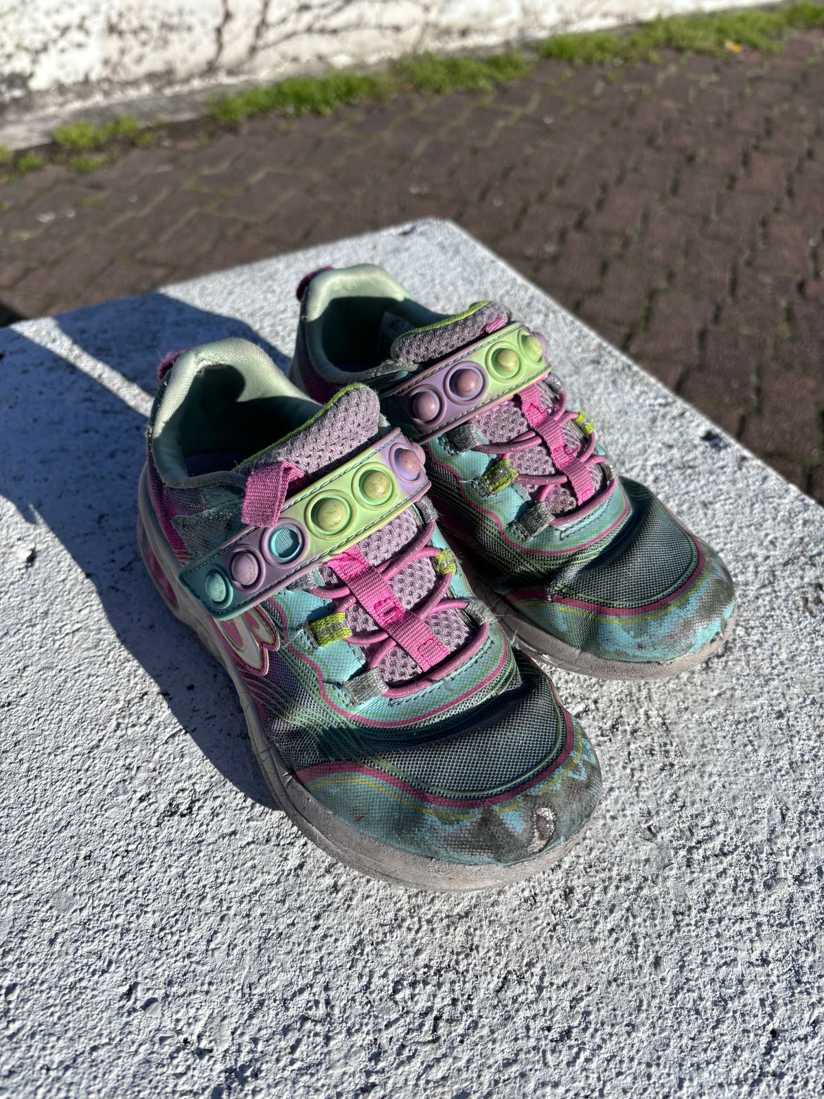 Photo by Way2Jeff on April 5, 2024 of the Skechers Kids Sport-Skech Pops in Synthetic.