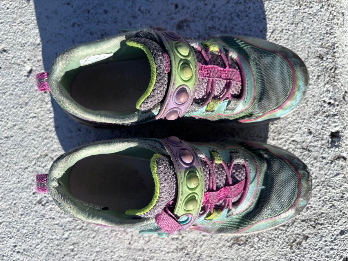 Photo by Way2Jeff on April 5, 2024 of the Skechers Kids Sport-Skech Pops in Synthetic.