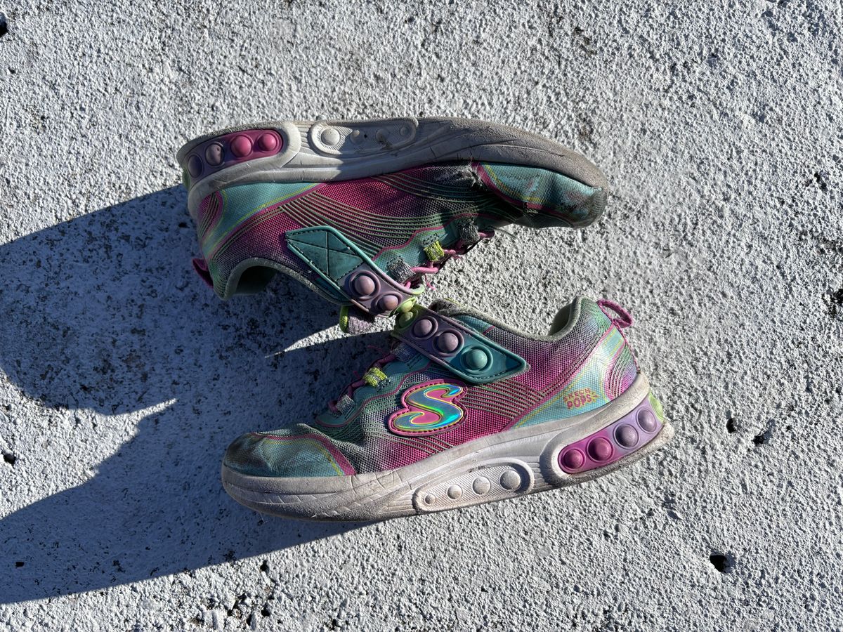 Photo by Way2Jeff on April 5, 2024 of the Skechers Kids Sport-Skech Pops in Synthetic.