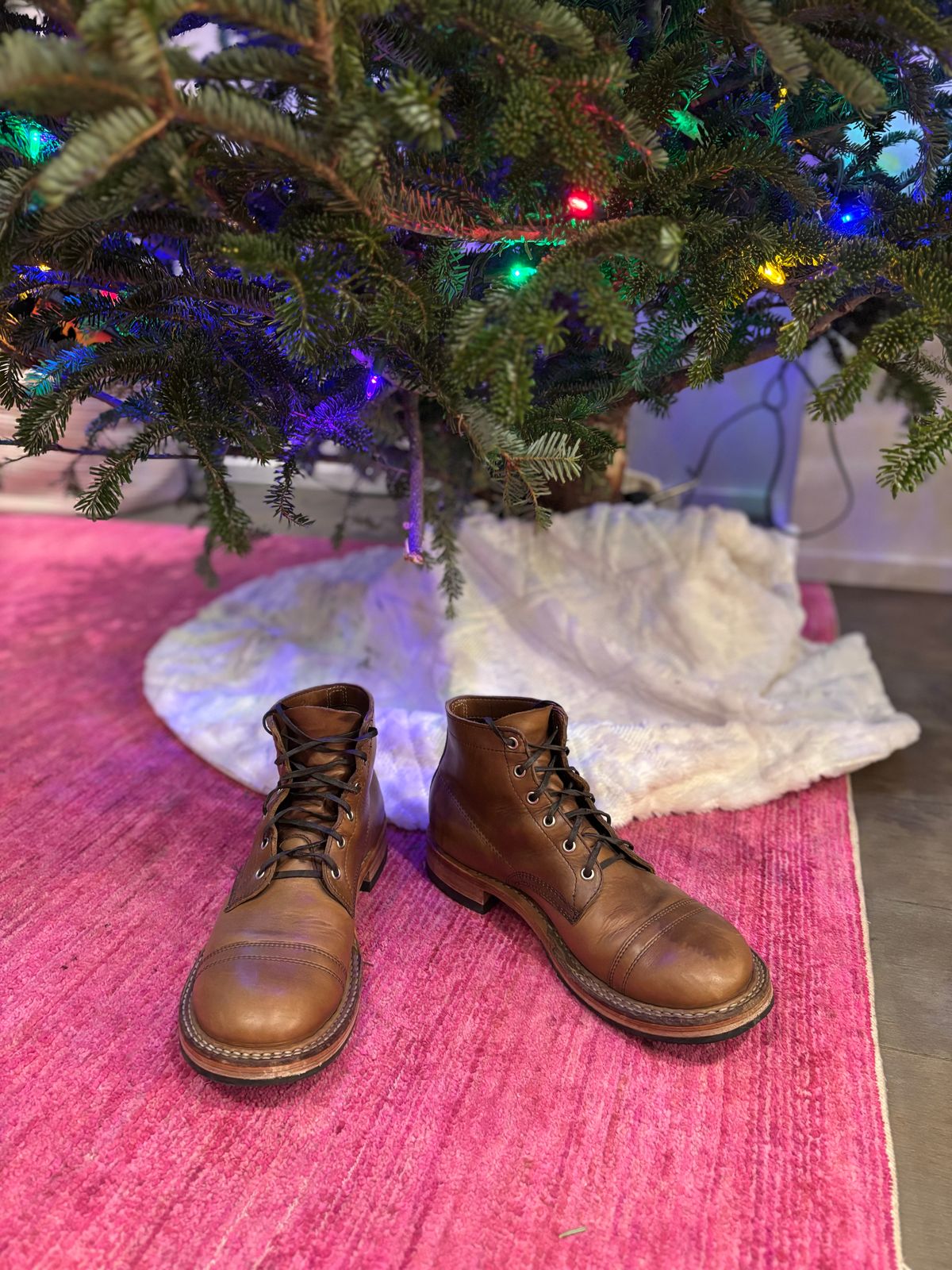 Photo by Way2Jeff on January 5, 2025 of the White's Semi-Dress in Horween Natural Chromexcel.