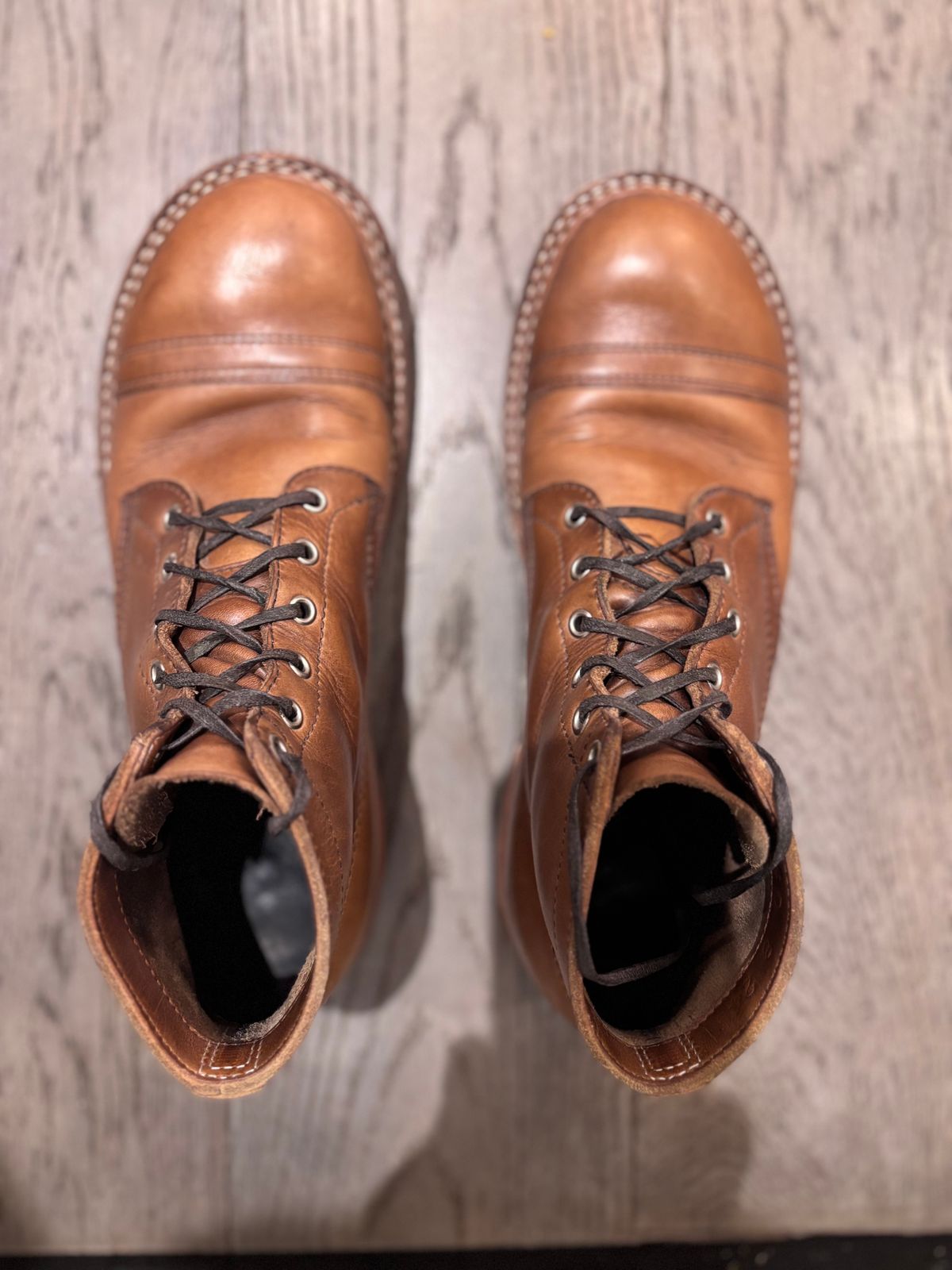 Photo by Way2Jeff on February 5, 2025 of the White's Semi-Dress in Horween Natural Chromexcel.