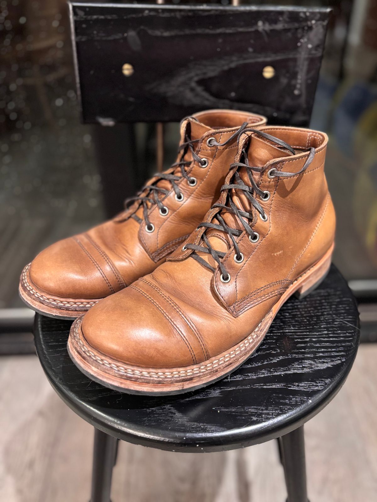 Photo by Way2Jeff on March 6, 2025 of the White's Semi-Dress in Horween Natural Chromexcel.