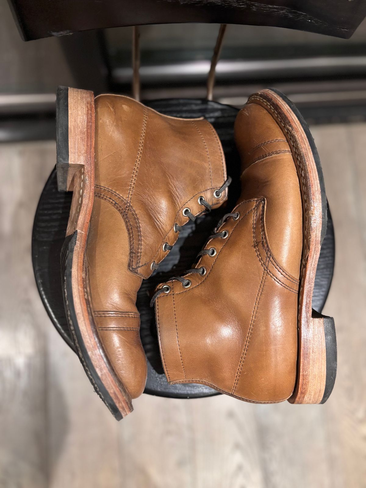 Photo by Way2Jeff on March 6, 2025 of the White's Semi-Dress in Horween Natural Chromexcel.