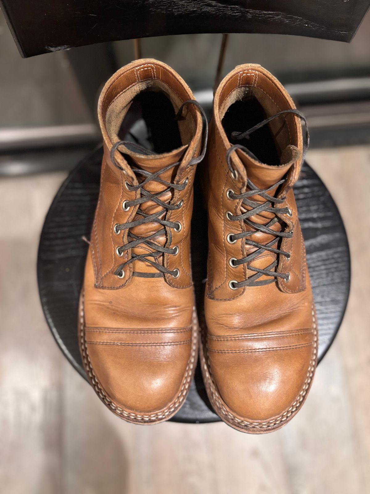 Photo by Way2Jeff on March 6, 2025 of the White's Semi-Dress in Horween Natural Chromexcel.