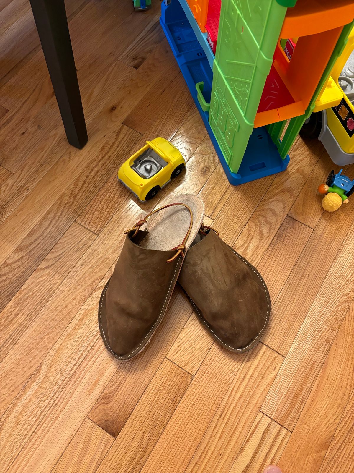 Photo by LastOfTheMohicans on January 3, 2024 of the Home Made Slipper in S.B. Foot Brown Spitfire.