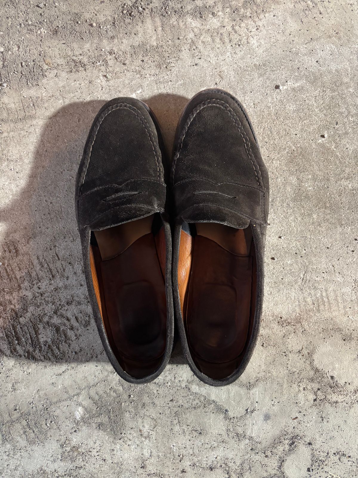 Photo by LastOfTheMohicans on April 2, 2025 of the Alden Leisure Handsewn Penny Loafer in Dark Brown Suede.