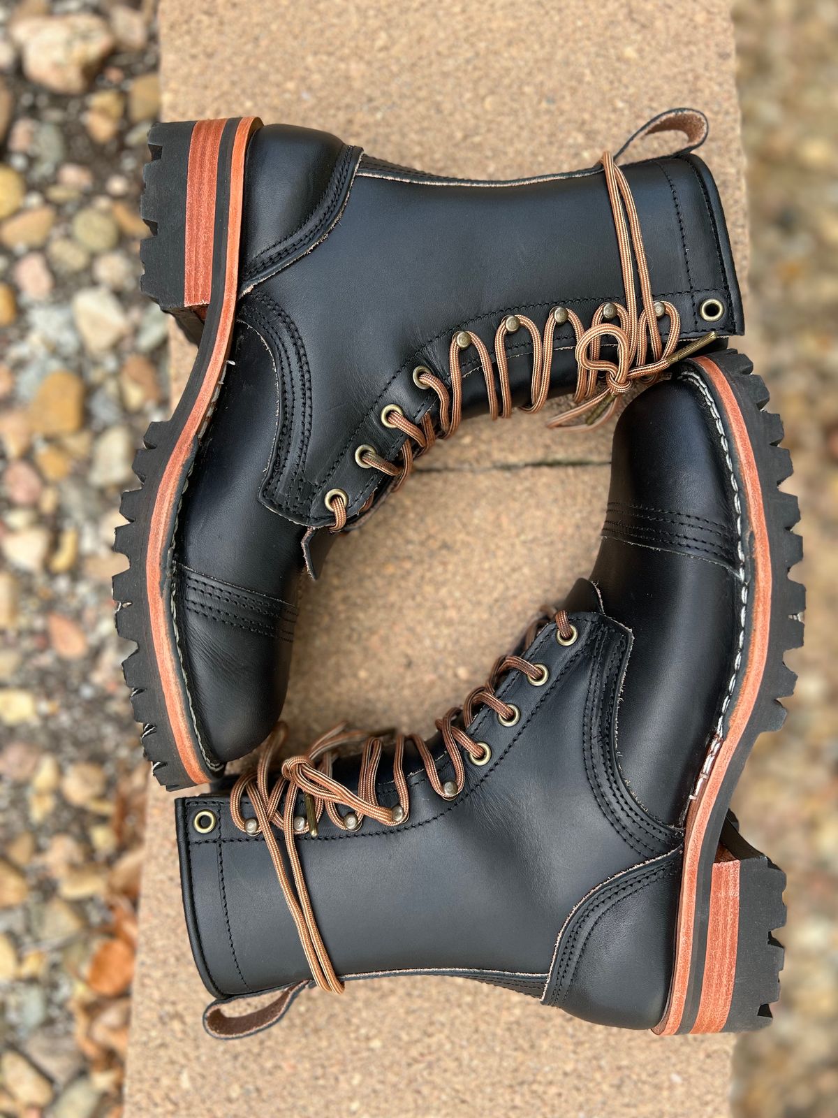 Photo by hopsandleather on October 2, 2023 of the Nicks MTO in Wickett & Craig Black Oiled Latigo.