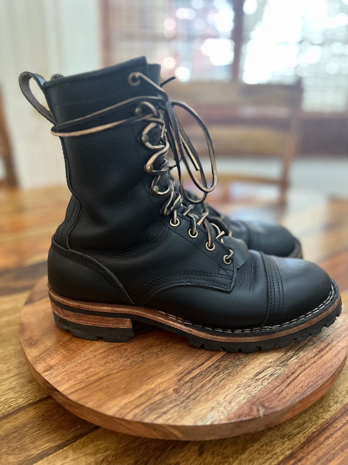 Photo by hopsandleather on November 3, 2023 of the Nicks MTO in Wickett & Craig Black Oiled Latigo.