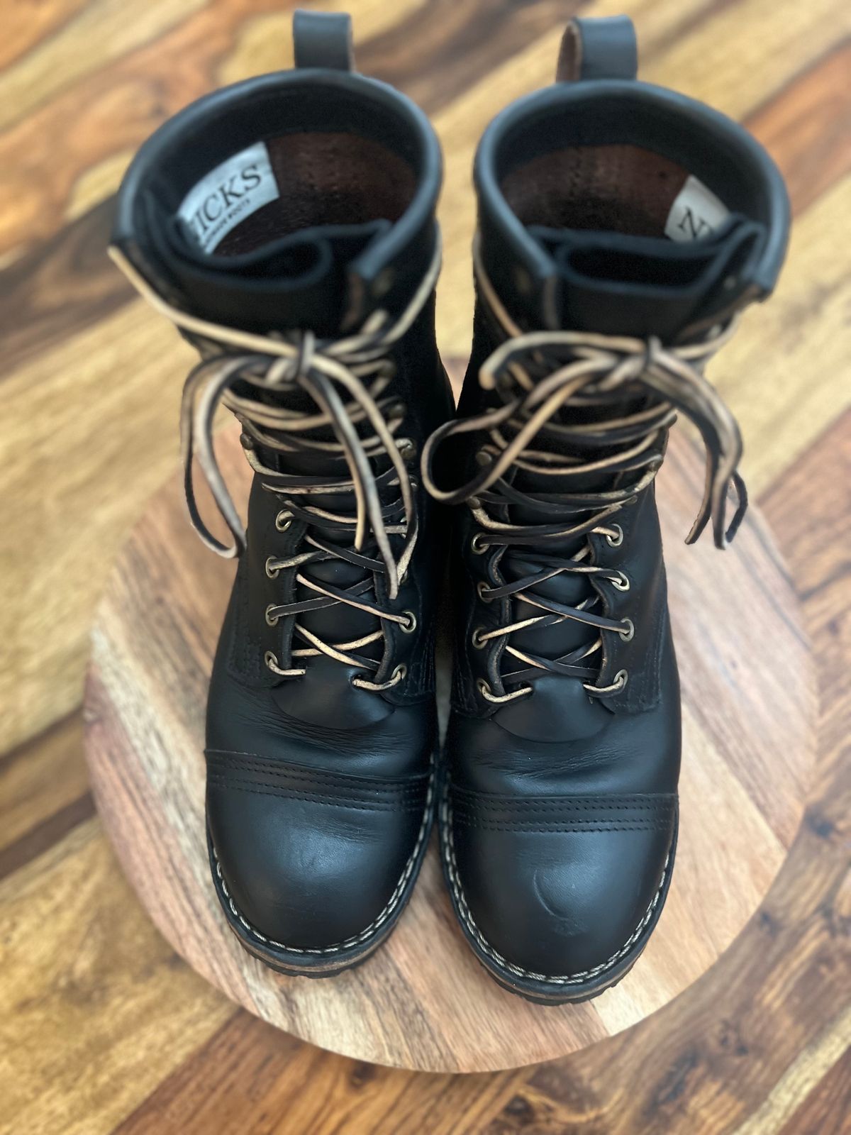 Photo by hopsandleather on November 3, 2023 of the Nicks MTO in Wickett & Craig Black Oiled Latigo.