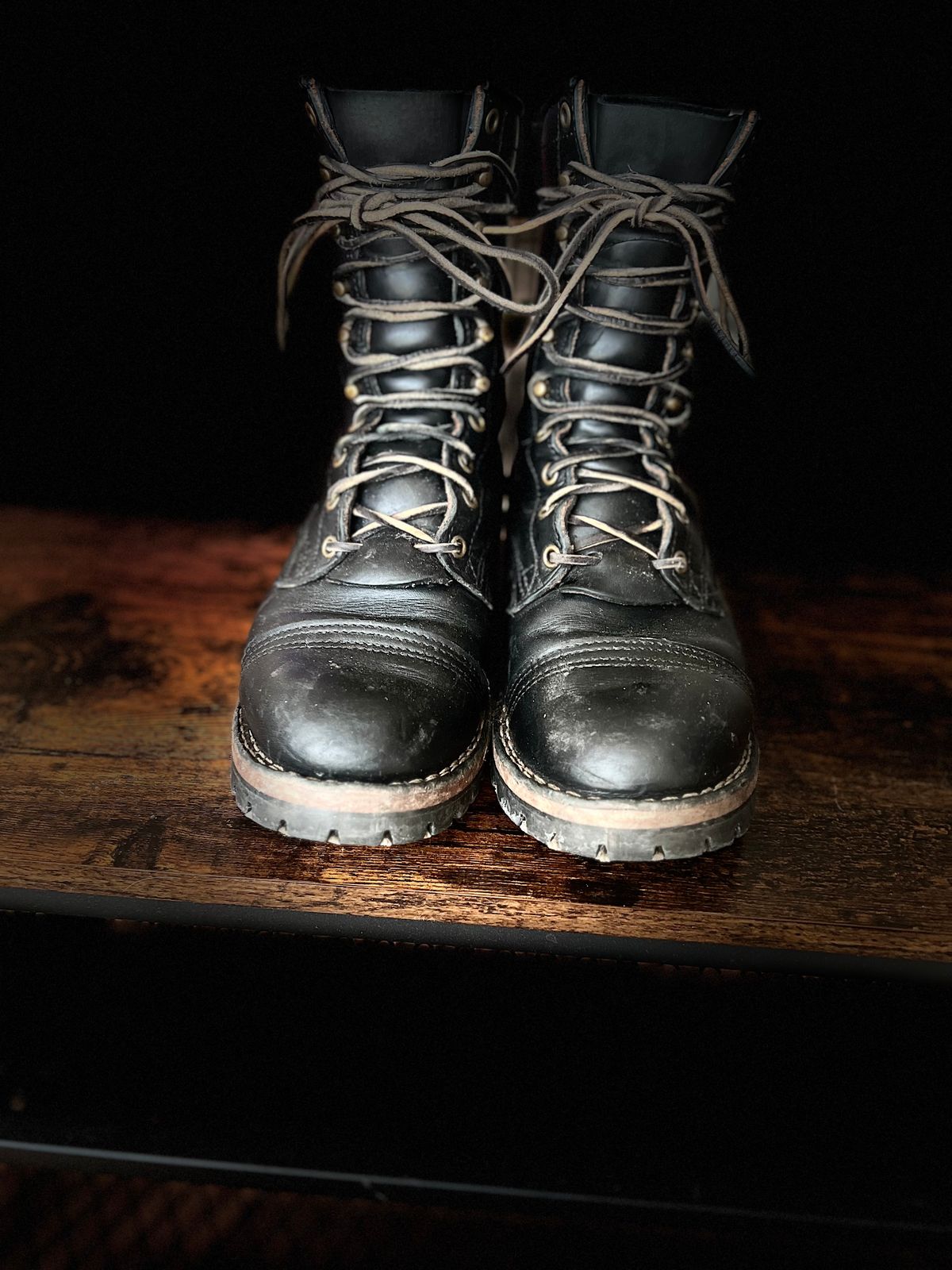 Photo by hopsandleather on January 1, 2024 of the Nicks MTO in Wickett & Craig Black Oiled Latigo.